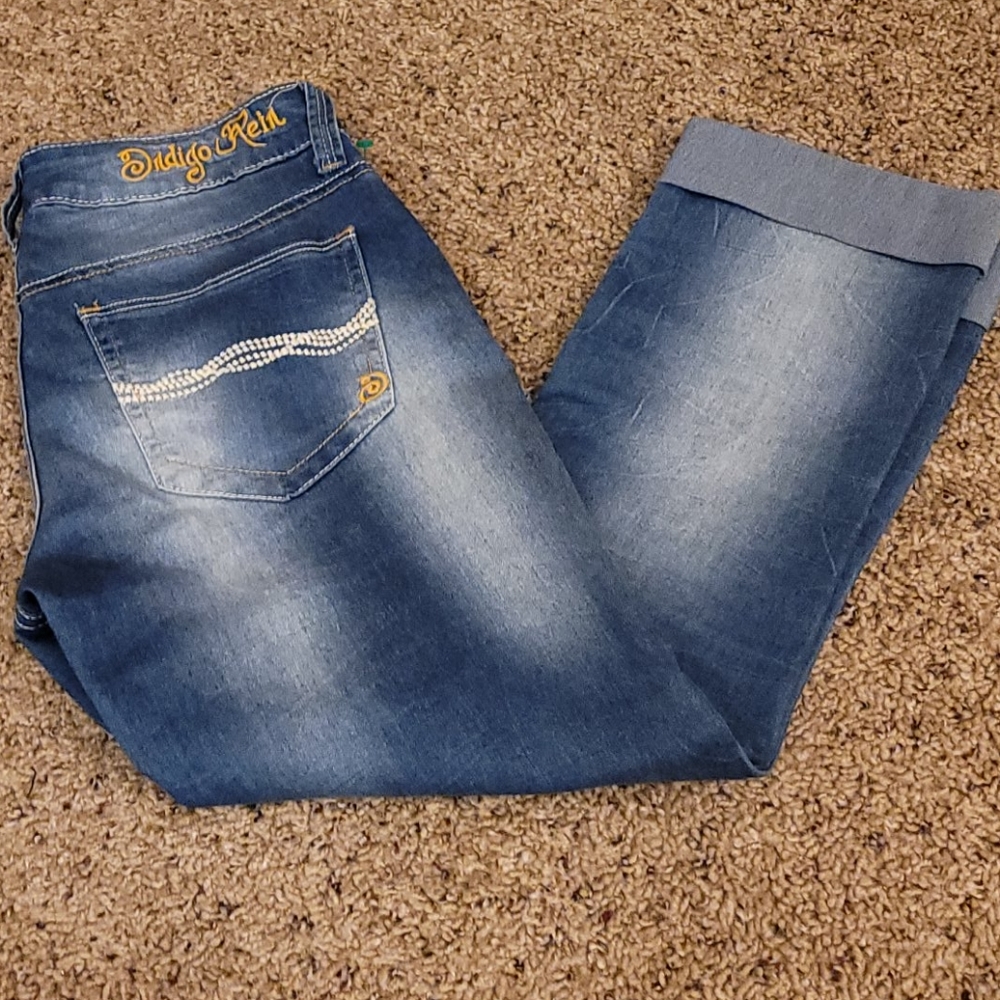 Dramatic bleached denim hemmed low rise capris